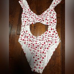 One piece bathing suit with cut out